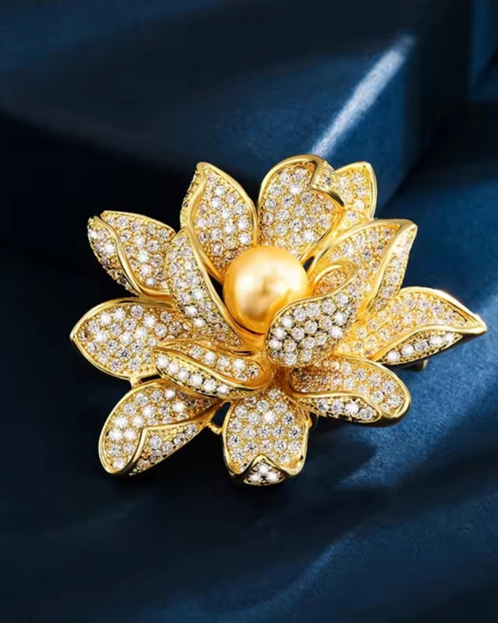 Bloom Brooch Rose Pearl