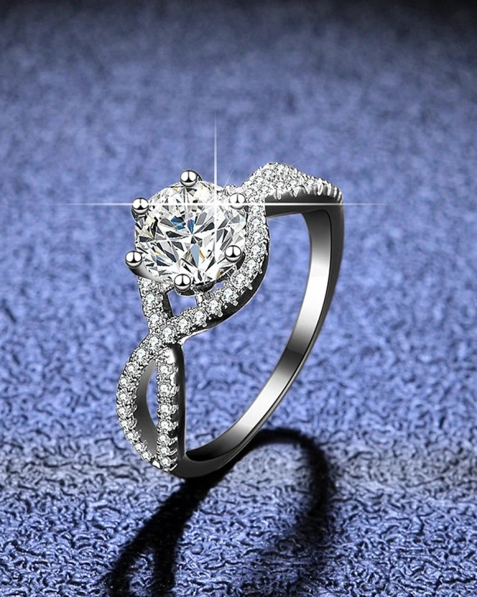 Minar Moissanite Ring